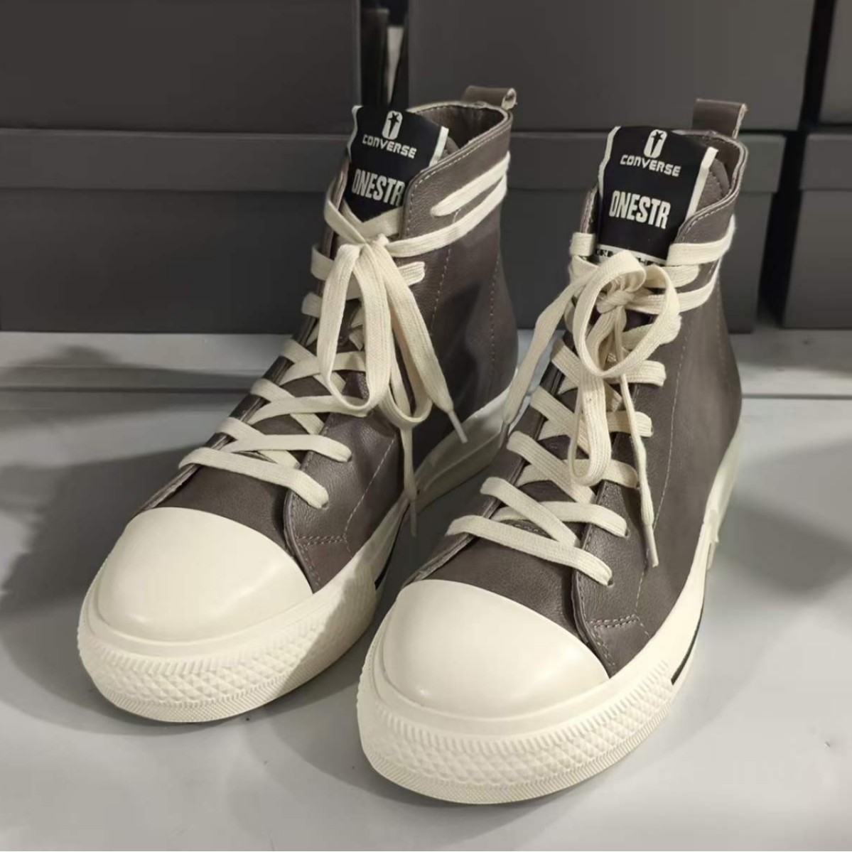 Unisex High-Top Canvas Sneaker - Canvas Sneaker High avaliação e preço
