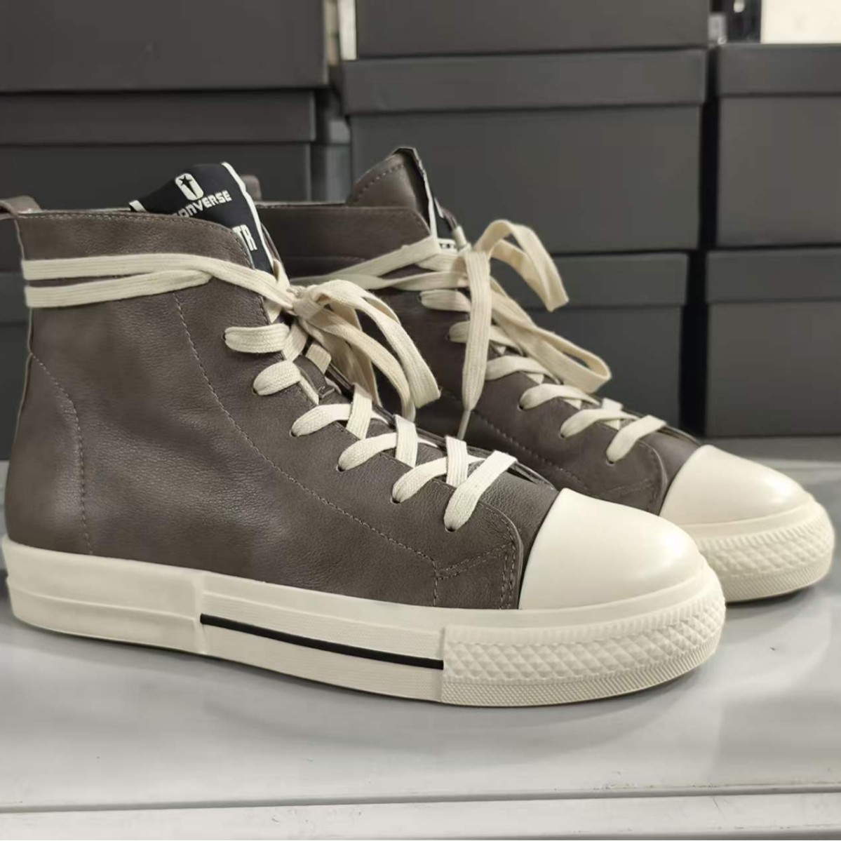 Unisex High-Top Canvas Sneaker - Canvas Sneaker High avaliação e preço